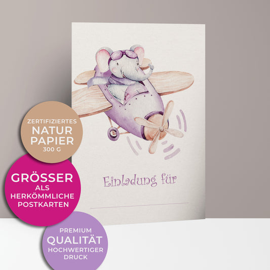 Einladungskarten zum Kindergeburtstag. Kleiner süßer Elefant mit Fliegerbrille sitzt in pinken Propellerflugzeug