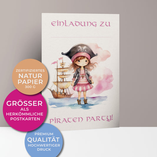 Einladungskarten zum Kindergeburtstag, freches Piratenmädchen mit Hut und Piratenschiff im Hintergrund