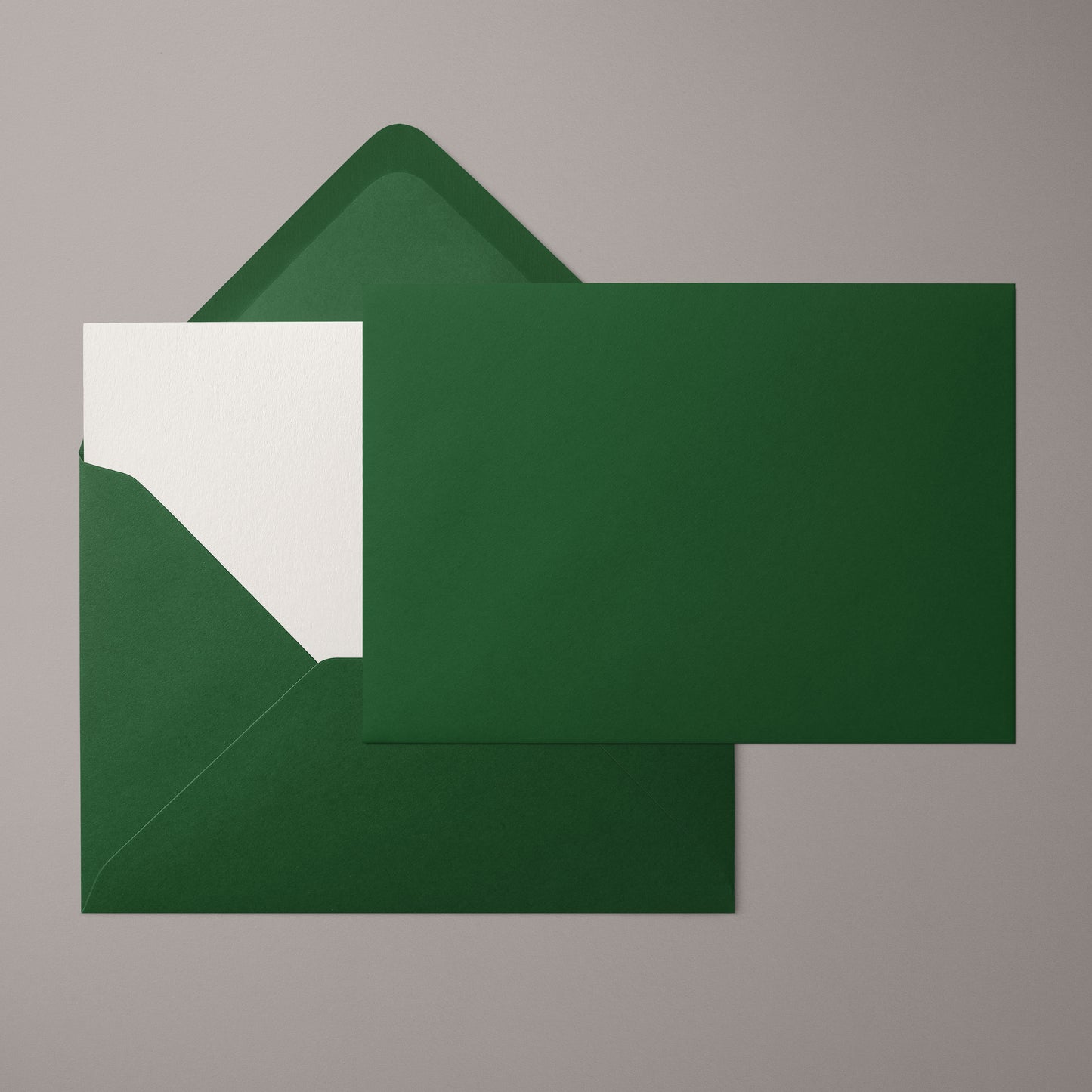 Kuvert Dunkelgrün | Format DIN B6 (175 x 120 mm) mit spitzer Klappe | Nassklebend