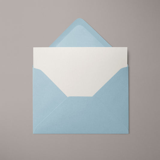 Kuvert Hellblau | Format DIN B6 (175 x 120 mm) mit spitzer Klappe | Nassklebend