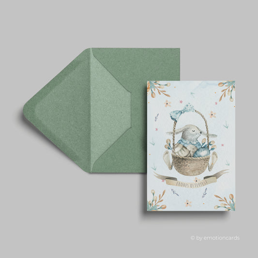 Niedliche Osterkarte (Klappkarte) | Hase im Osterkorb mit Eiern und Schleife | Premium-Karton | Inkl. Umschlag | Große Karte (115mm x 170mm)